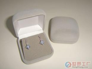 珠宝首饰展示的艺术 批发植绒包装盒的审美与实用价值